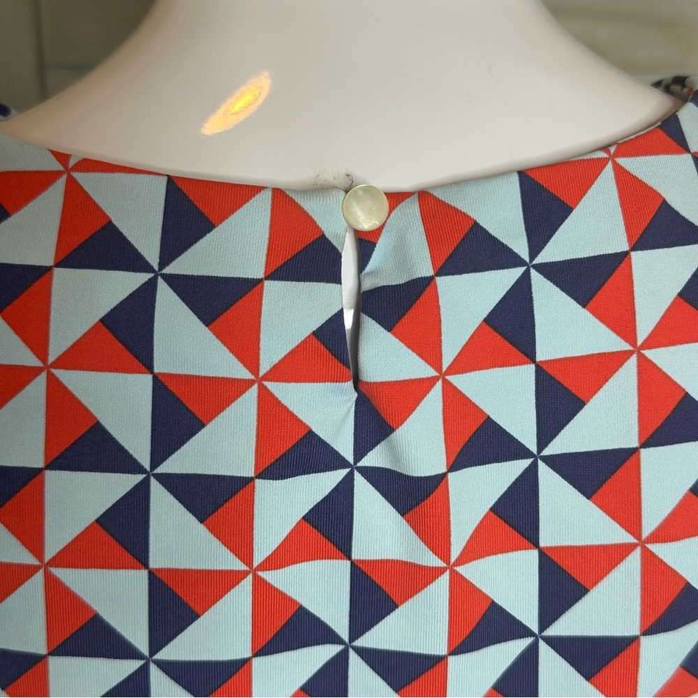 J. McLaughlin sleeveless tank shell top XL red blue geometric print pinwheels - Picture 3 of 7
